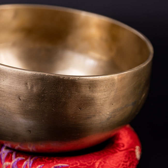 【一点物】アンティックシンギングボウル【音階:Eb】約490g(スティック付属) 2 - 拡大写真です。