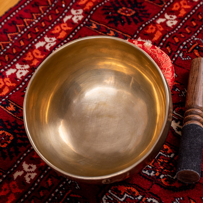 【一点物】アンティックシンギングボウル【音階:G】約860g(スティック付属) 3 - シンギングボウル内側の写真です