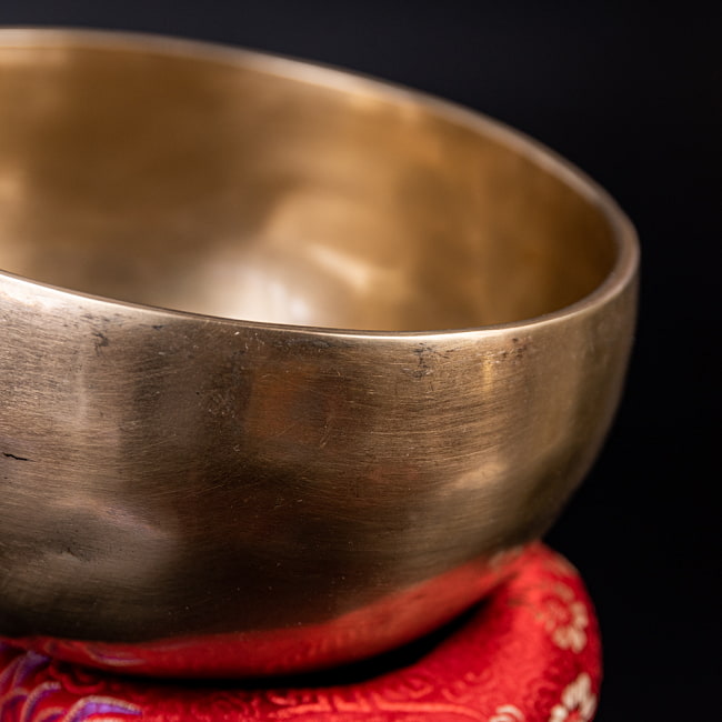 【一点物】アンティックシンギングボウル【音階:F#】約650g(スティック付属) 2 - 拡大写真です。