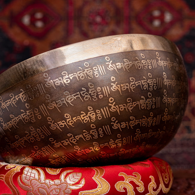 【一点物】チベタンアンティックシンギングボウル【音階:A】約1135g(スティック付属) 2 - 拡大写真です。