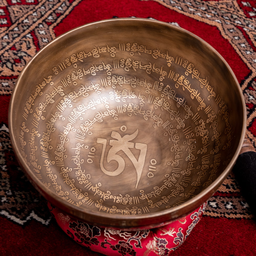 【一点物】チベタンアンティックシンギングボウル【音階:A】約1135g(スティック付属)1枚目の説明写真です