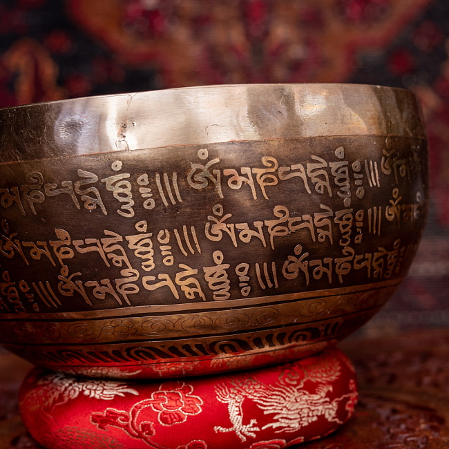 【一点物】チベタンアンティックシンギングボウル【音階:E】約865g(スティック付属) 2 - 拡大写真です。