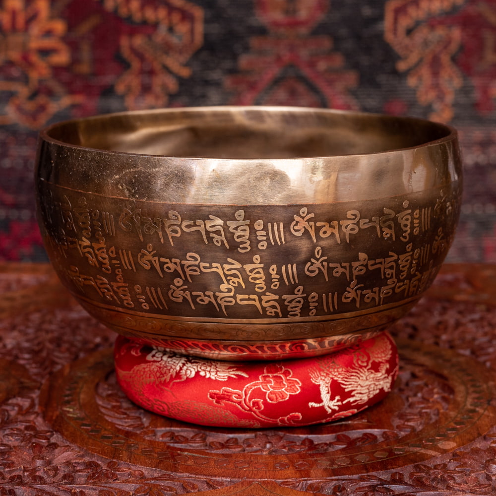 【一点物】チベタンアンティックシンギングボウル【音階:E】約865g(スティック付属)2枚目の説明写真です