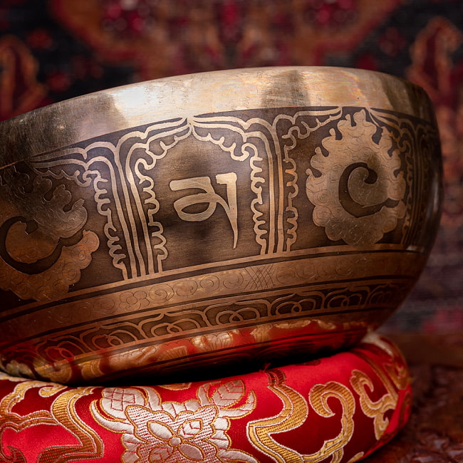 【一点物】チベタンアンティックシンギングボウル【音階:A】約1115g(スティック付属) 2 - 拡大写真です。