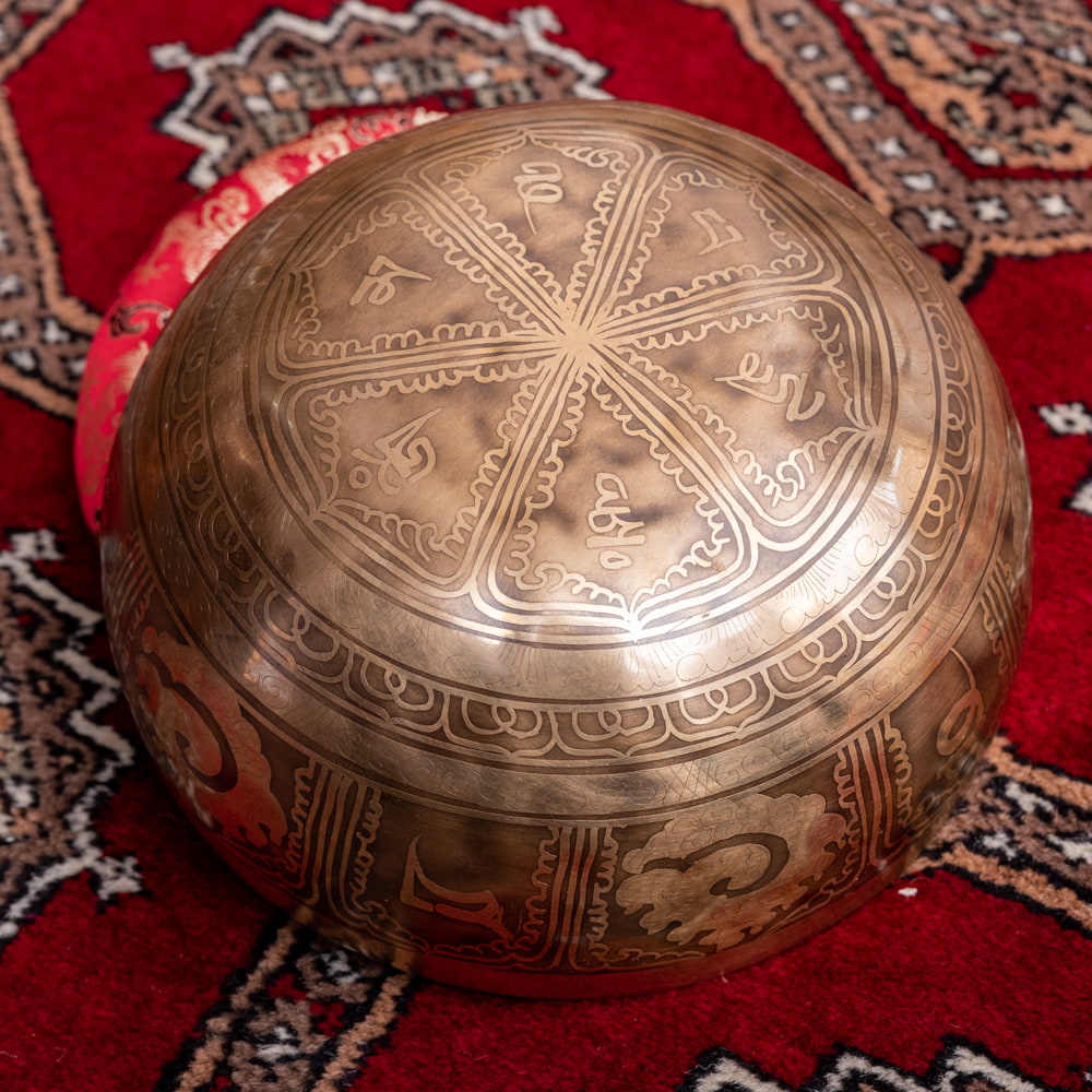 【一点物】チベタンアンティックシンギングボウル【音階:A】約1115g(スティック付属)3枚目の説明写真です
