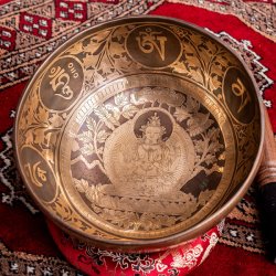 【一点物】六字咒観音菩薩　細密彫りチベタンアンティックシンギングボウル【音階:D】約1235g(スティック付属)の商品写真