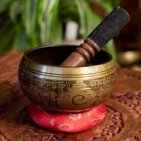 【アソート】手彫り文様入りチベタンシンギングボウル 約15cm 約800g前後(スティック付属)