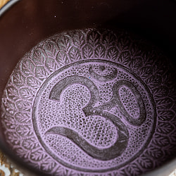 ライトウェイトシンギングボウル　オーン模様〔直径：約15.2cm〕 - サブ5