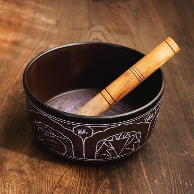 ライトウェイトシンギングボウル アモーガシッティー 不空成就如来〔直径:約17.8cm〕(ID-SINGBOWLANT-1790)