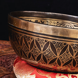 【一点物】アミターバ　阿弥陀如来　細密彫りチベタンアンティックシンギングボウル【音階：Ab】約1465g(スティック付属) - サブ3