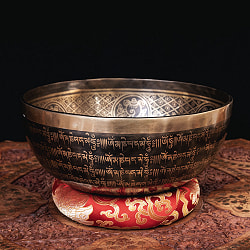 【一点物】グリーンターラー 緑多羅菩薩　細密彫りチベタンアンティックシンギングボウル【音階：E】約1850g(スティック付属) - サブ2