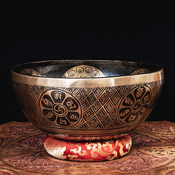 【一点物】アミターバ 阿弥陀如来 細密彫りチベタンアンティックシンギングボウル【音階:D】約2830g(スティック付属) - サブ2