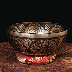 【一点物】白多羅菩薩 ホワイトターラー 細密彫りチベタンアンティックシンギングボウル【音階:E】約2198g(スティック付属) - サブ2