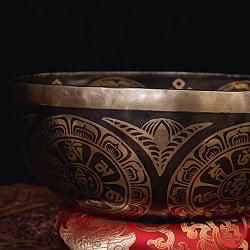 【一点物】白多羅菩薩 ホワイトターラー 細密彫りチベタンアンティックシンギングボウル【音階:E】約2198g(スティック付属) - サブ3