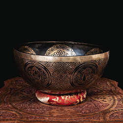【一点物】六字咒観音菩薩 細密彫りチベタンアンティックシンギングボウル【音階:Eb】約3455g(スティック付属) - サブ2