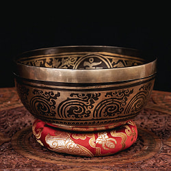 【一点物】六字咒観音菩薩 細密彫りチベタンアンティックシンギングボウル【音階:C】約992g(スティック付属) - サブ2