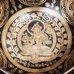 【一点物】グリーンターラー 緑多羅菩薩 細密彫りチベタンアンティックシンギングボウル【音階:Bb】約1510g(スティック付属) - サブ4