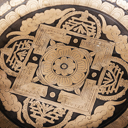 【一点物】カーラチャクラ曼荼羅　細密彫りチベタンアンティックシンギングボウル【音階：D】約2800g(スティック付属) - サブ5