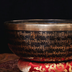 【一点物】六字咒観音菩薩　細密彫りチベタンアンティックシンギングボウル【音階：D】約1756g(スティック付属) - サブ3