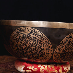 【一点物】グリーンターラー 緑多羅菩薩　細密彫りチベタンアンティックシンギングボウル【音階：G】約2788g(スティック付属) - サブ3