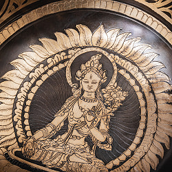 【一点物】白多羅菩薩　ホワイトターラー　細密彫りチベタンアンティックシンギングボウル【音階：C】約1402g(スティック付属) - サブ5