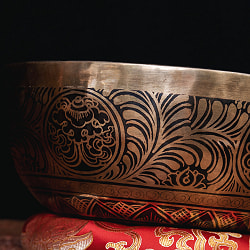 【一点物】カーラチャクラ曼荼羅　細密彫りチベタンアンティックシンギングボウル【音階：E】約1548g(スティック付属) - サブ3