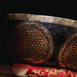 【一点物】アミターバ　阿弥陀如来　細密彫りチベタンアンティックシンギングボウル【音階：G】約2384g(スティック付属) - サブ3