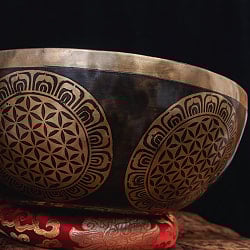 【一点物】六字咒観音菩薩　細密彫りチベタンアンティックシンギングボウル【音階：G】約2882g(スティック付属) - サブ3