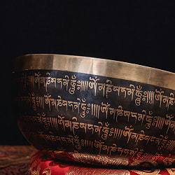 【一点物】六字咒観音菩薩　細密彫りチベタンアンティックシンギングボウル【音階：C】約1548g(スティック付属) - サブ3