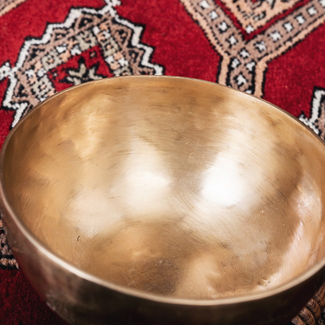 【一点物】アンティックシンギングボウル【音階:C】約700g(スティック付属) 5 - 別の角度から
