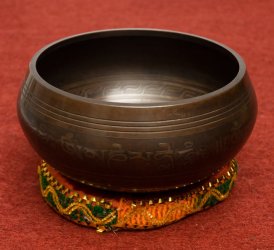 【一点物】チベタンシンギングボウル【音階：F】 620g(スティック付属)の商品写真