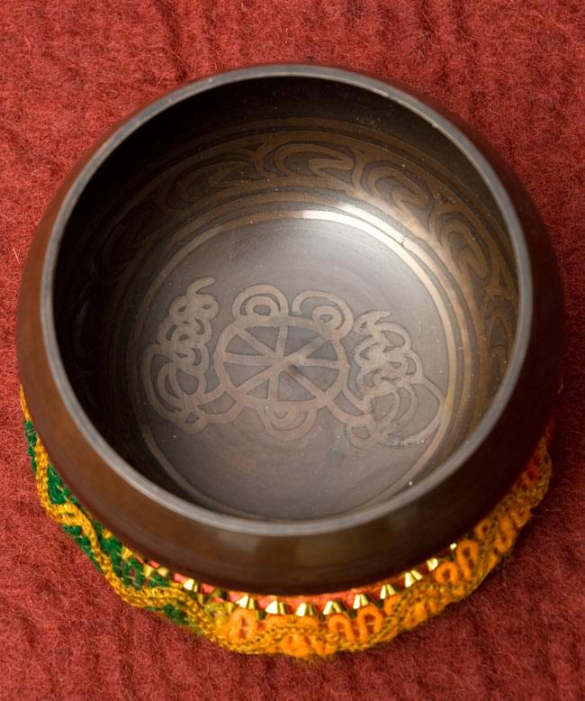 【一点物】チベタンシンギングボウル【音階:D】 301g(スティック付属) 3 - 上からの撮影となります。