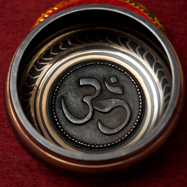 【一点物】チベタンシンギングボウル【音階:F#】 470g(スティック付属) 3 - 上からの撮影となります。