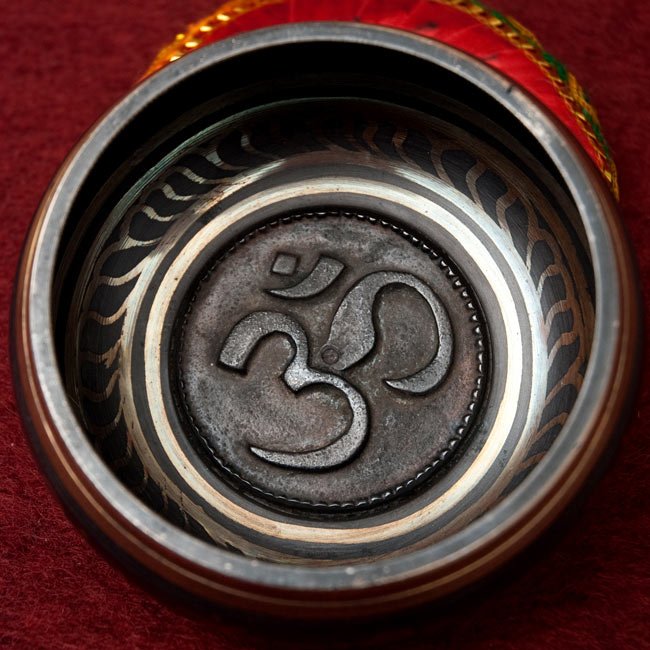【一点物】チベタンシンギングボウル【音階:F#】 490g(スティック付属) 3 - 上からの撮影となります。