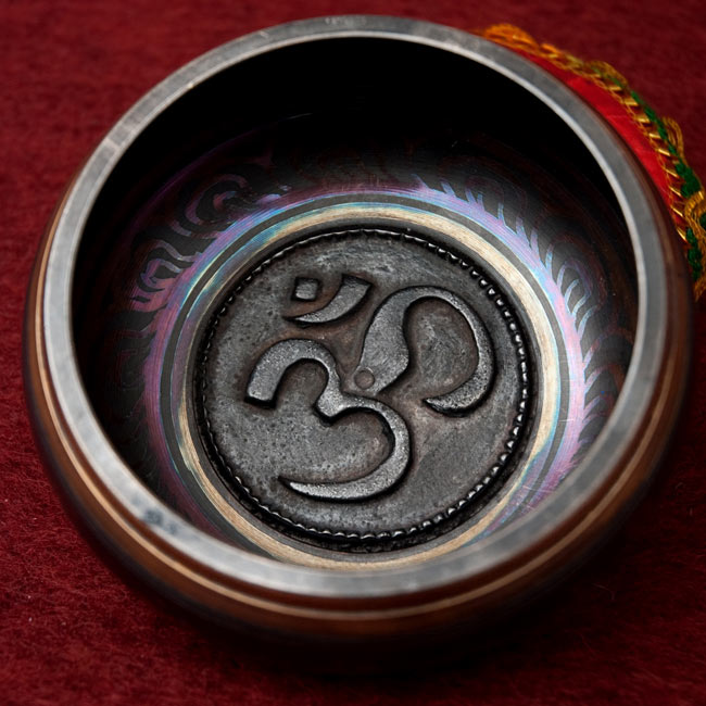 【一点物】チベタンシンギングボウル【音階:F#】 506g(スティック付属) 3 - 上からの撮影となります。