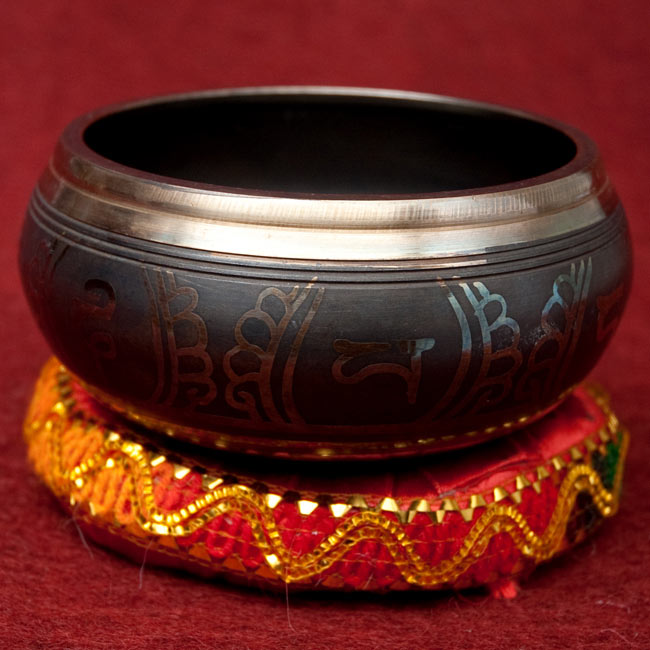 【一点物】チベタンシンギングボウル【音階:A♭】 490g(スティック付属)の写真