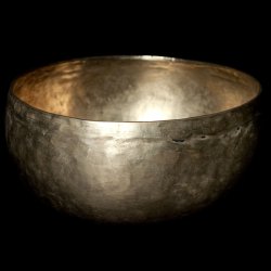 【一点物】アンティックシンギングボウル【音階:F#】 900g(スティック付属)の商品写真