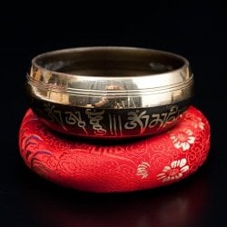 【一点物】ブラックシンギングボウル【音階:A#】 232g(スティック付属)の商品写真