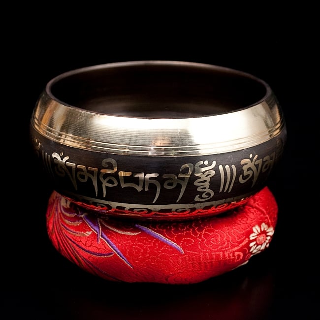 【一点物】ブラックシンギングボウル【音階:F】 448g(スティック付属)の写真