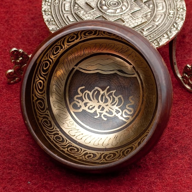 【一点物】チベタンシンギングボウル【音階:E】 336g(スティック付属) 3 - 上からの撮影となります。