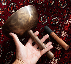 【1点物】ハンドル付き ハンドメイド シンギングボウル 直径:19cm程度 音階:B - サブ5