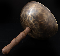 【1点物】ハンドル付き ハンドメイド シンギングボウル 直径:19cm程度 音階:C# - サブ4