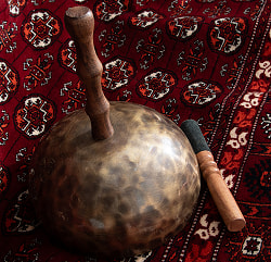 【1点物】ハンドル付き ハンドメイド シンギングボウル 直径:21cm程度 音階:A# - サブ5