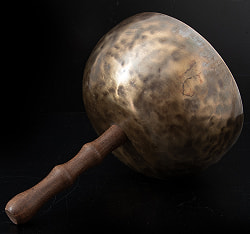 【1点物】ハンドル付き ハンドメイド シンギングボウル 直径:19.5cm程度 音階:C# - サブ4