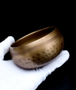 槌目付きティッカシンギングボウル 約11cm〔スティック付属〕 - サブ5