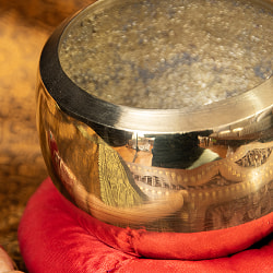 凛とした澄んだ音色 ブラスシンギングボウル〔マットとマレット付き〕 - 9.2cm - サブ3