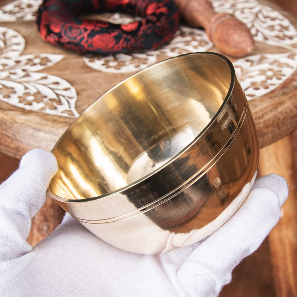 シンギングボール シンプルシンギングボウル Singing ライン模様入り 約10.4cm Bowl ネパール 楽器 打楽器 民族楽器  :ID-SINGBOWLSMPL-31:インド・アジア雑貨ティラキタ 通販 