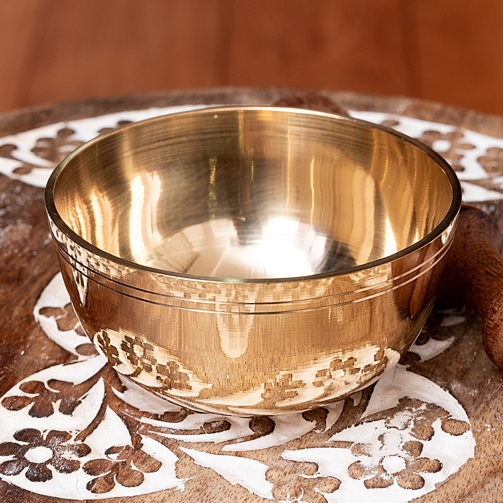 シンプルシンギングボウル ライン模様入り 約8.9cm / シンギングボール Singing Bowl 仏教 楽器 瞑想 民族楽器 インド楽器 エスニック楽