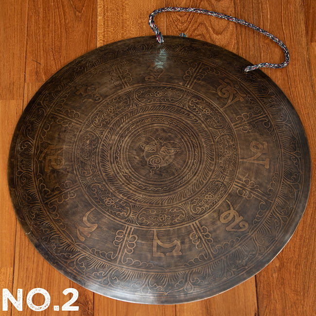【一点物】ブラスの銅鑼 チベットやネパールの寺院で礼拝用に使用されている〔48cm 2.4Kg〕 13 - 模様〔No.2〕はこちら