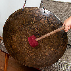 【一点物】ブラスの銅鑼 チベットやネパールの寺院で礼拝用に使用されている〔48cm 2.4Kg〕の商品写真